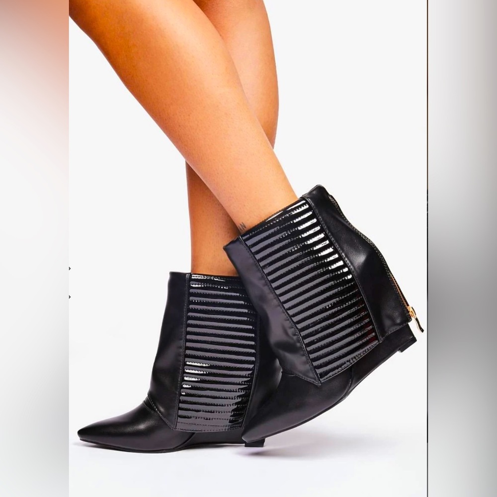 Azalea Wang Raptor Ankle Boots black new in box